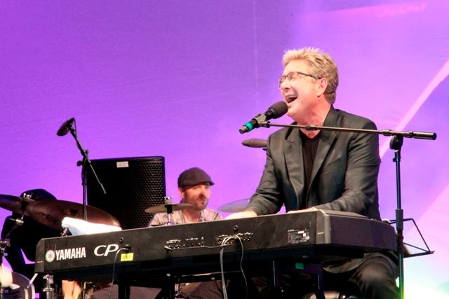 Don Moen. What a woshipper