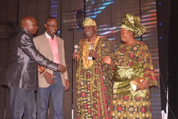 Pastor & Mrs Joseph Adelakun receiving award