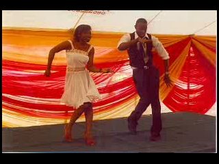 Tessy Ushie and Tomiwa Ilesanmi of Classe de la danse performing at the 2010 Ibadan Bridal fair in Nigeria. (1)