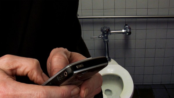 toilet-texting