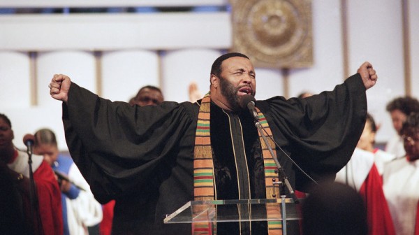 Grammy-winning gospel singer Andrae Crouch sings during a Sept. 1996 service at Christ Memorial Church in Pacoima, Calif.