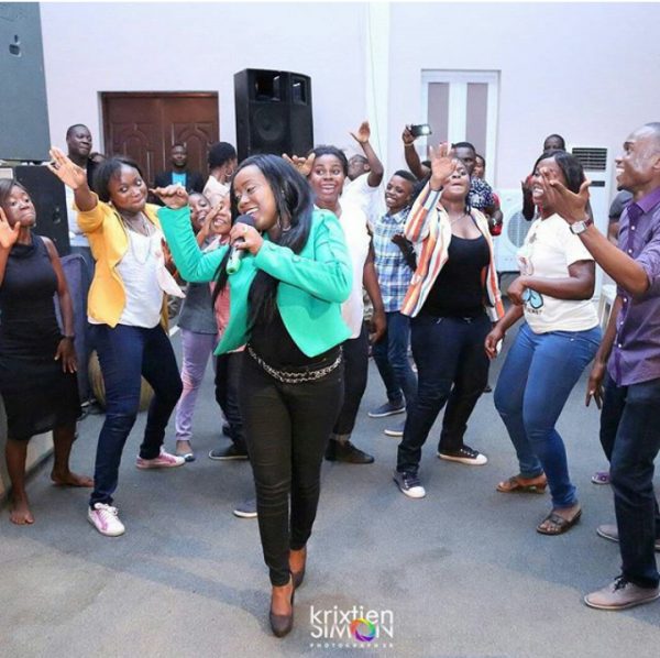 nikki-laoye-performing